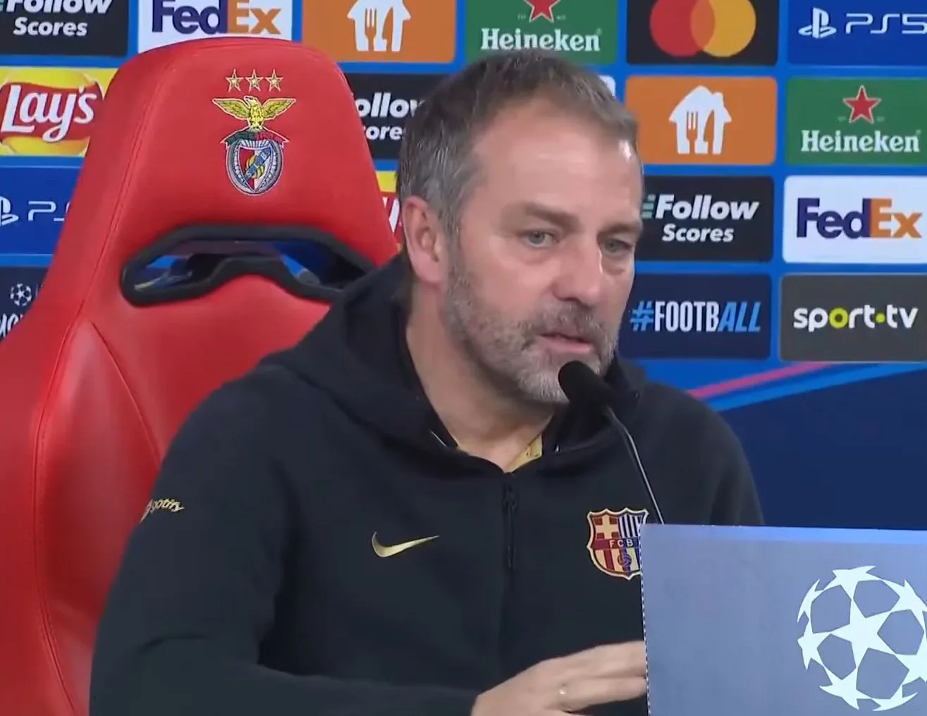 Hansi Flick ouvre la porte au changement de point de départ de Barcelone