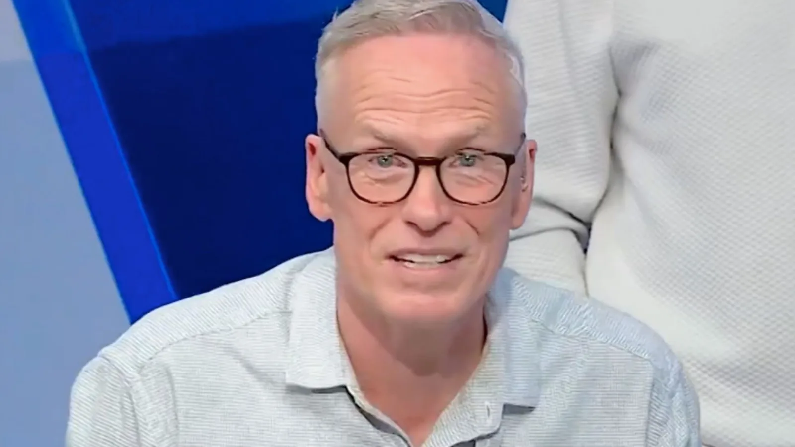 Le présentateur de Sky Sports s’étouffe sur une apparence finale alors qu’il part après près de 30 ans avec une émission très appréciée Axed