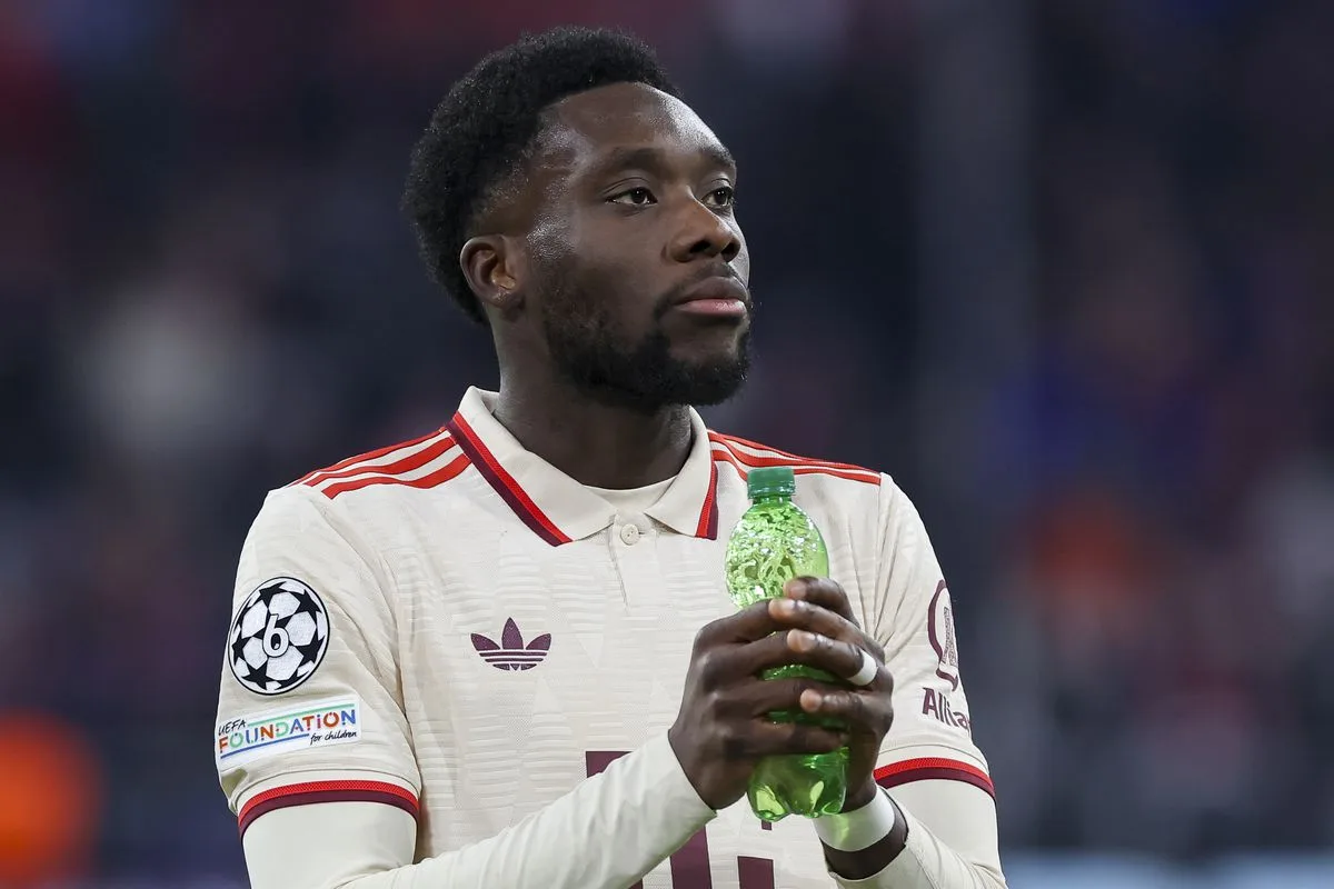 Alphonso Davies s’entretient avec le Bayern Munich sur la glace alors que la cible du Real Madrid garde les options ouvertes
