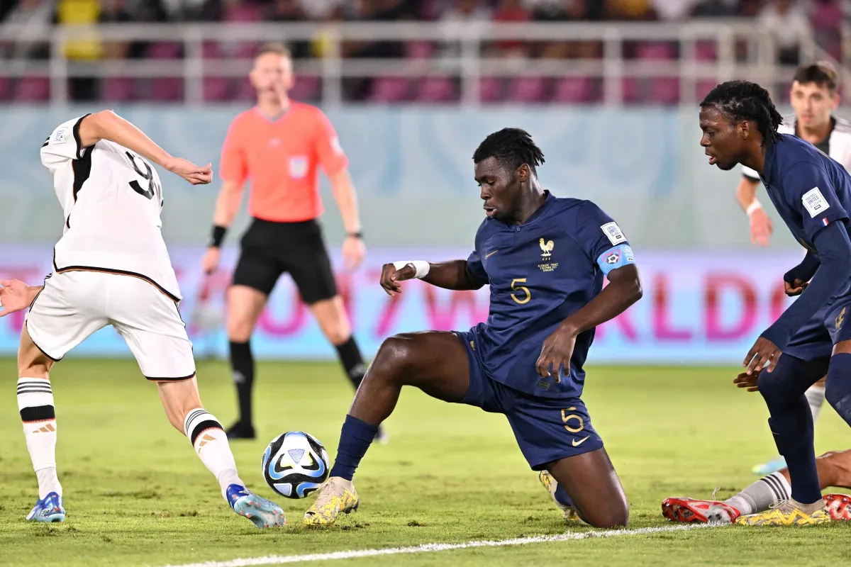 Officiel | Joachim Kayi Sanda arrive à Southampton en provenance du VAFC