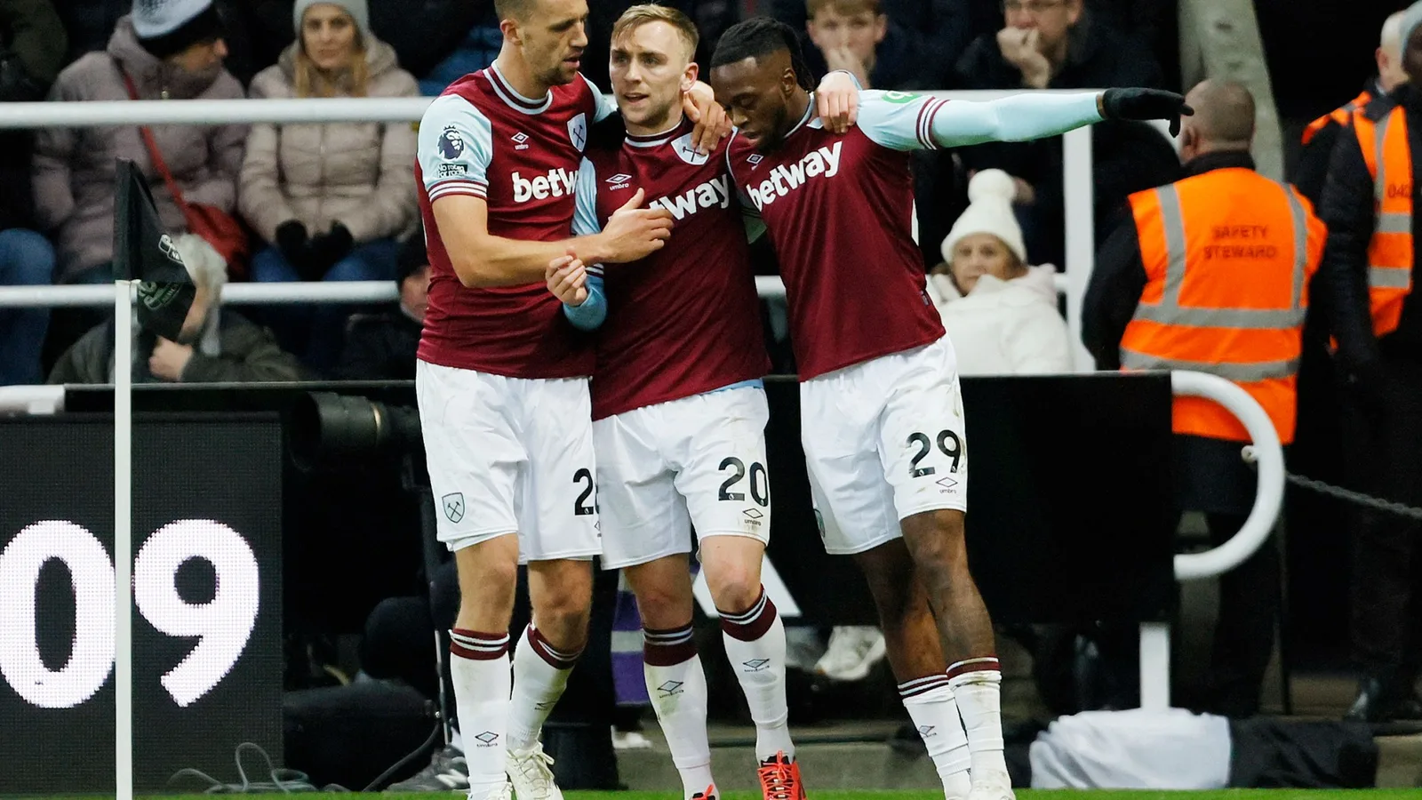 Newcastle 0 West Ham 2: Aaron Wan-Bissaka marque un but rare en Premier League alors que les Hammers remportent une victoire choc sur Tyneside