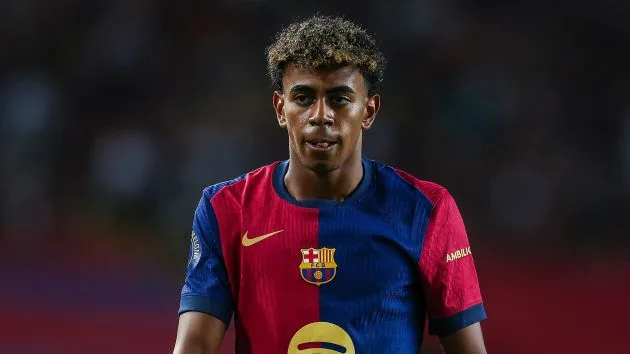 Lamine Yamal rend hommage au passé et au présent du Barça