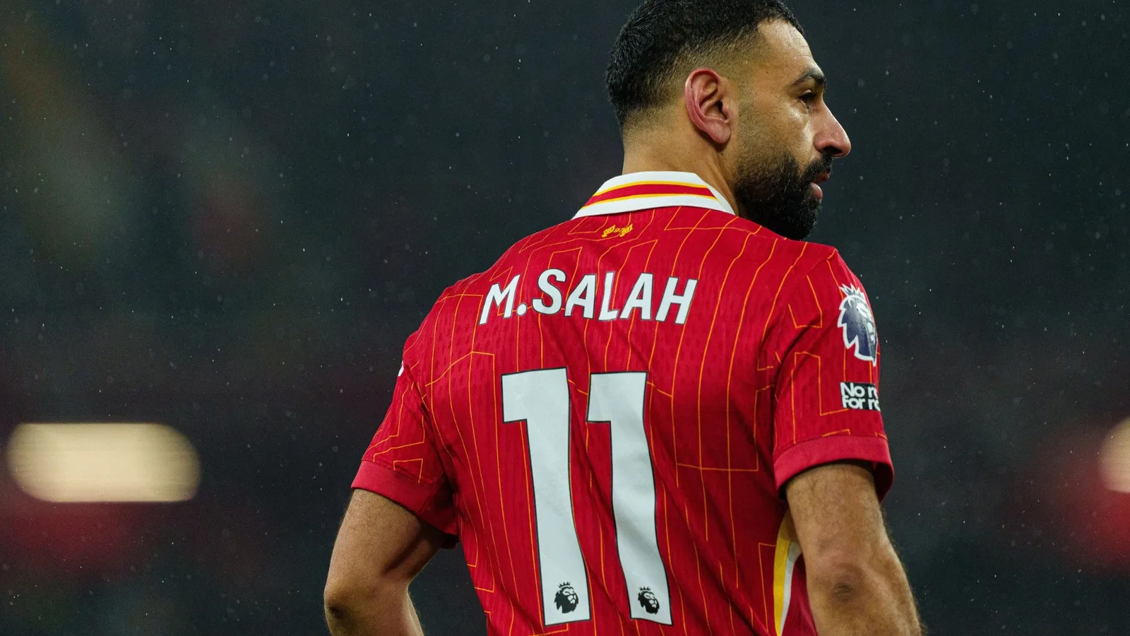 Mo Salah publie un tweet énigmatique sur l’avenir des trois stars sans contrat de Liverpool, suscitant les spéculations des fans
