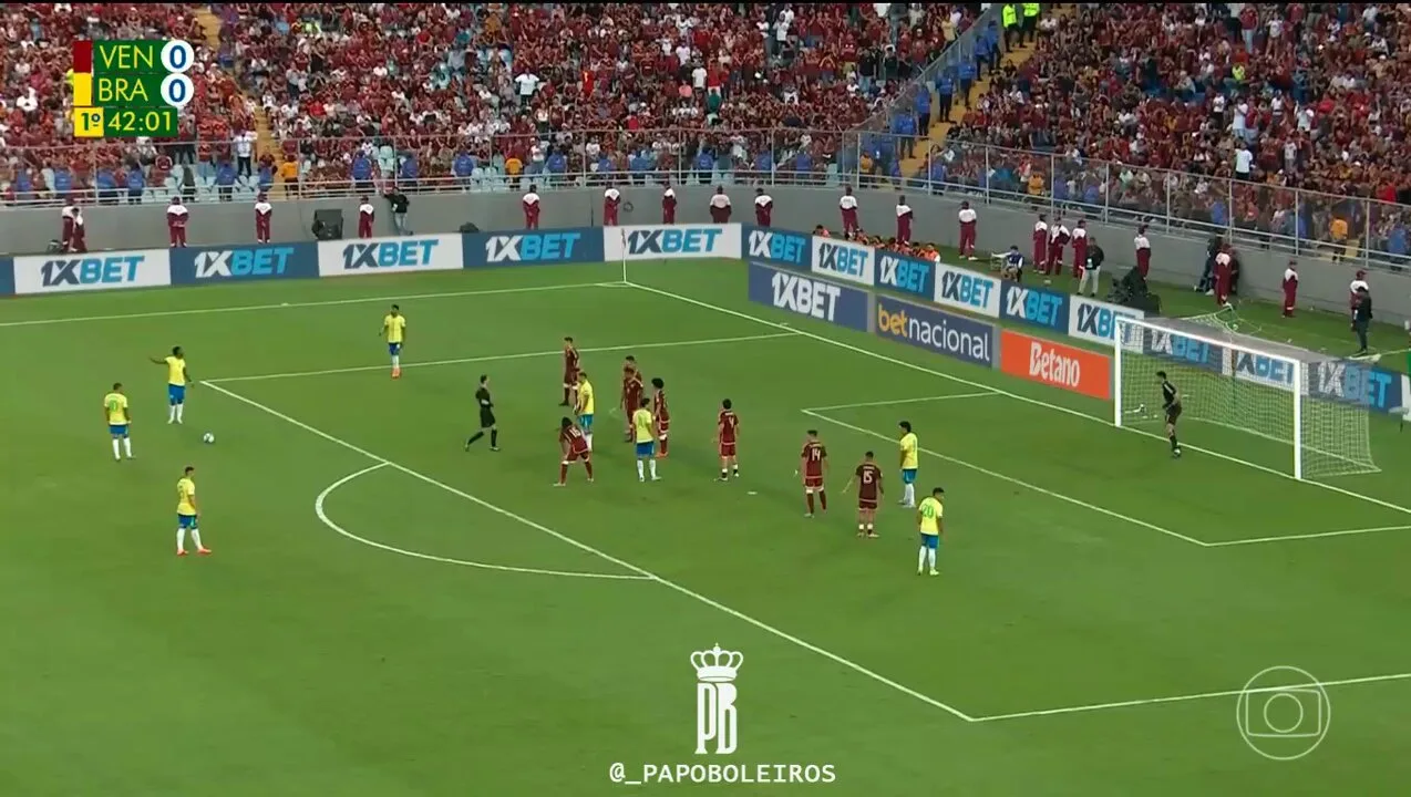REGARDER: Raphinha de Barcelone prend forme sur la scène internationale en marquant un sublime coup franc pour le Brésil