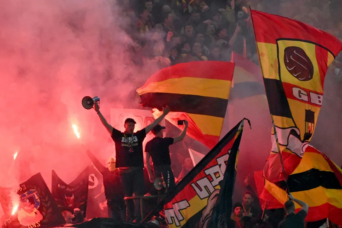 Les partisans de l’objectif féminin déposent des plaintes juridiques sur les recherches « intrusives et abusives » de la police anti-émeute française pendant le Derby du Nord