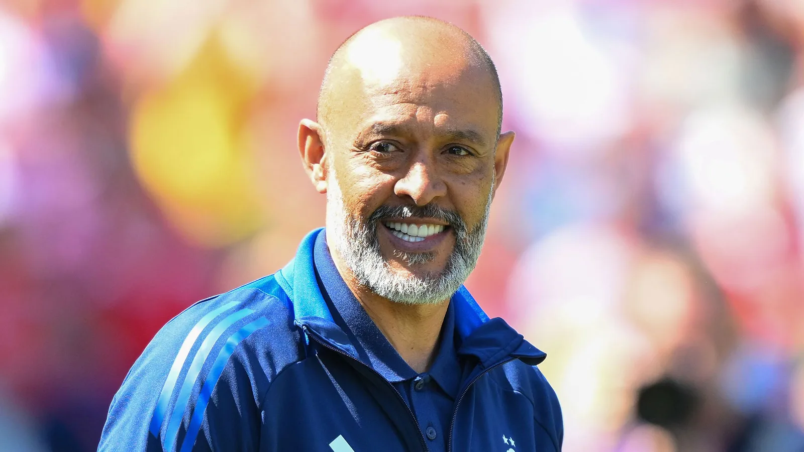 Nuno Espirito Santo a l’air méconnaissable avec des cheveux longs qui coulent dans les jours de jeu en tant que gardien de but de secours