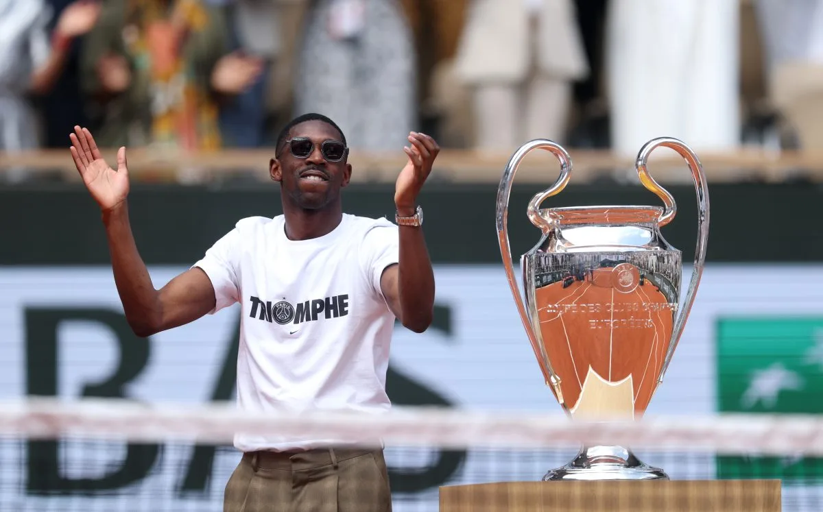 Ousmane Dembélé présente le trophée de la Ligue des champions à French Open