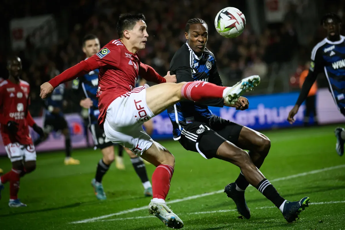 Aston Villa et Newcastle s’intéressent à Emanuel Emegha à destination de Chelsea