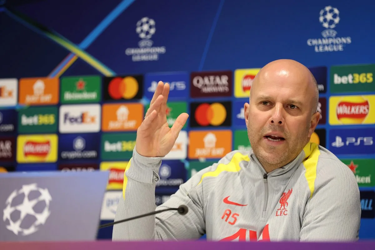 «  J’espère qu’ils ont une opinion différente après mardi soir  » – Le patron de Liverpool Arne Slot répond aux affirmations du vestiaire du PSG