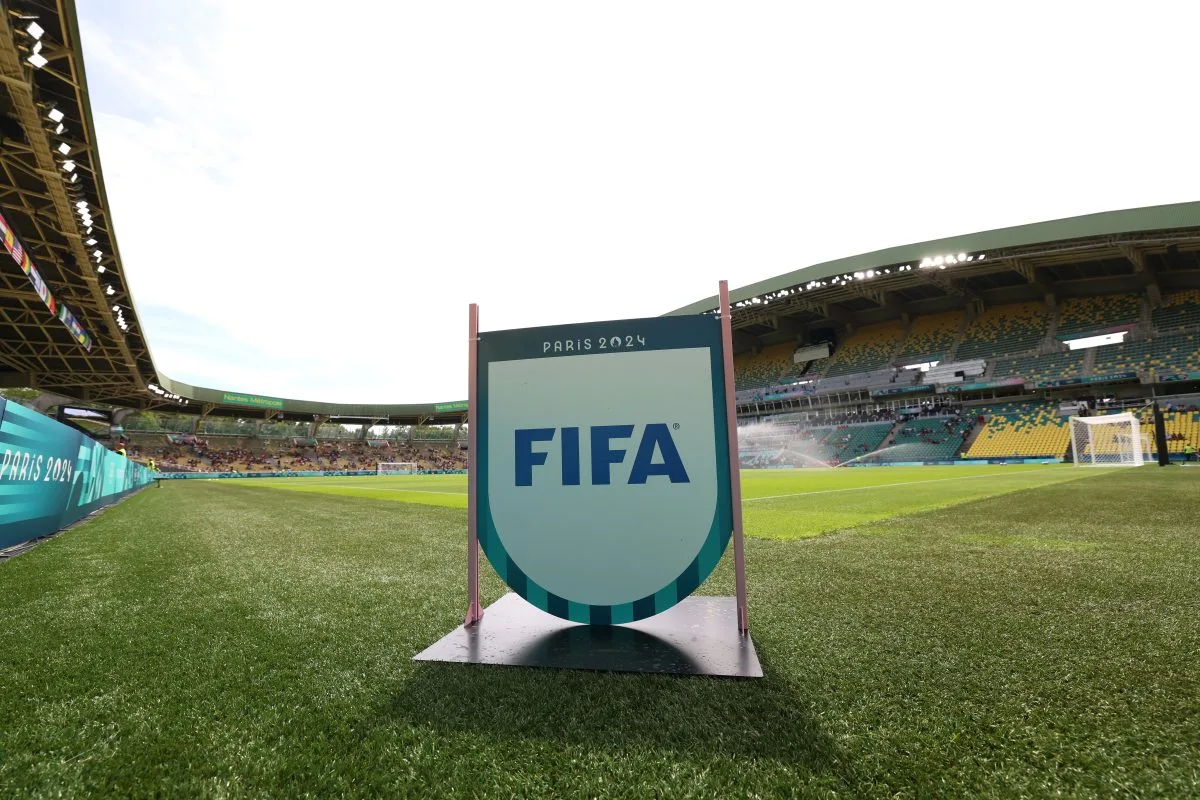 La FIFA envisage un système permettant aux entraîneurs de contester la décision de l’arbitre