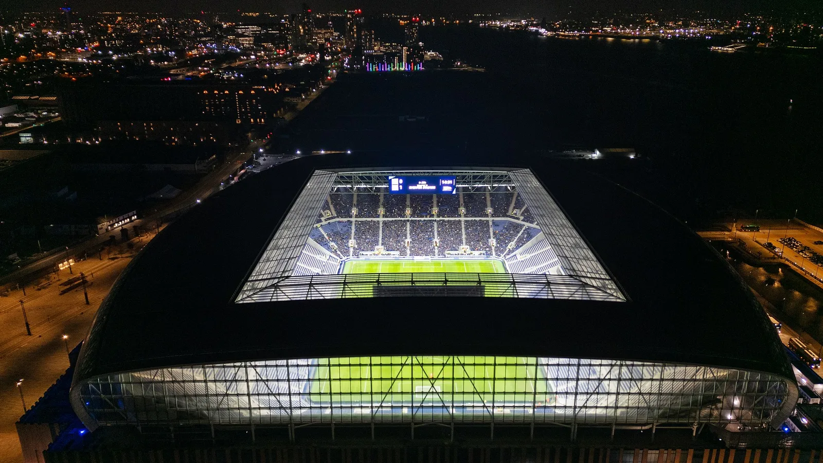 Le plus récent stade de Premier League voit une fréquentation record avant l’évacuation prévue 65 minutes de match