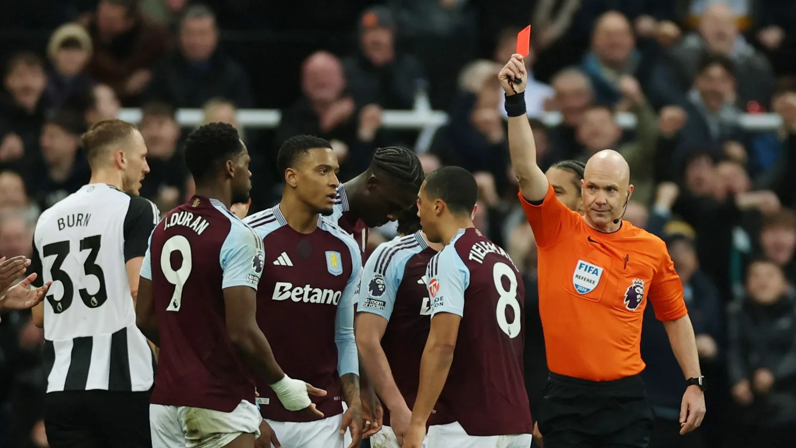 La star d’Aston Villa, Jhon Duran, EXCLU pour un moment de folie contre Newcastle, les stars de Toon étant furieuses – The Sun