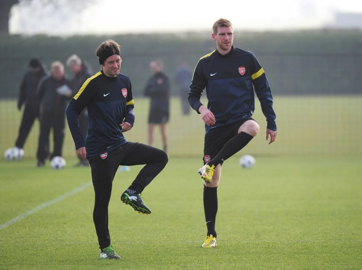 Tomáš Rosický et Per Mertesacker en lice pour remplacer Edu à Arsenal
