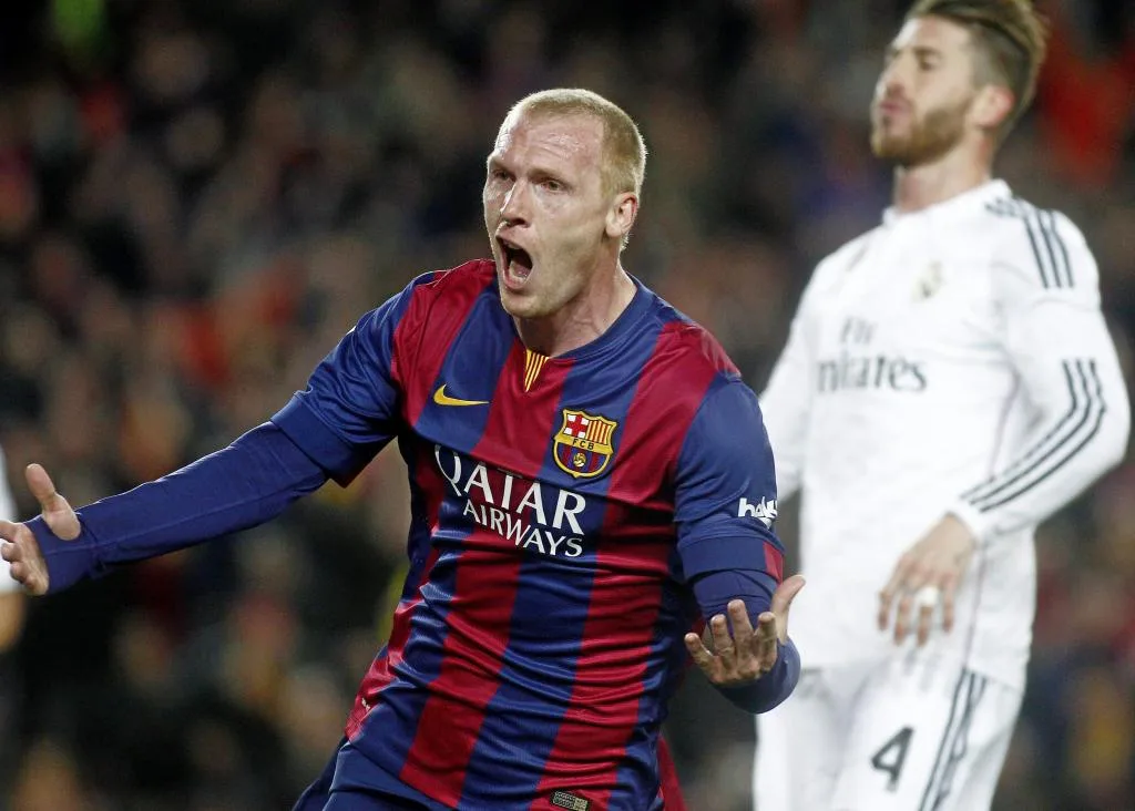 Ex-vainqueur de la Ligue des champions de Barcelone travaillant comme assistant de vente