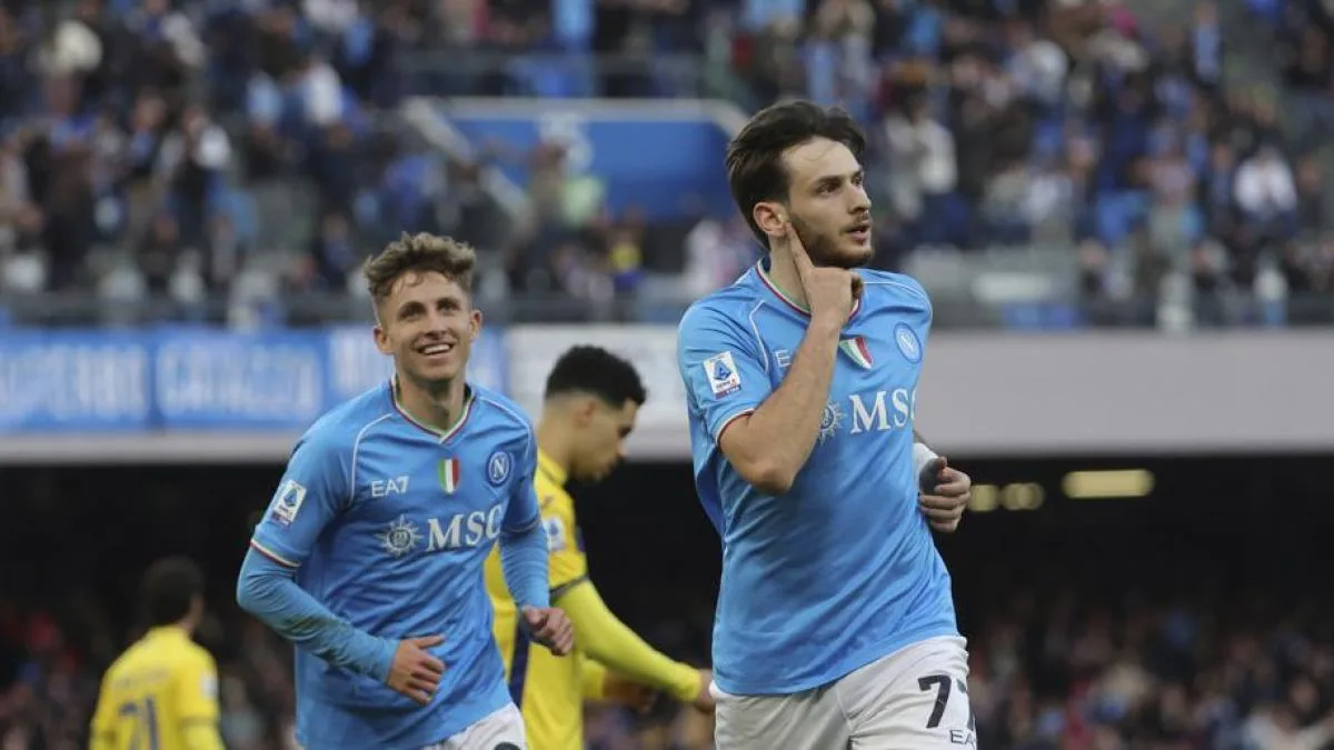 Les agents de Khvicha Kvaratskhelia contactent Barcelone alors que la vente de Naples se rapproche