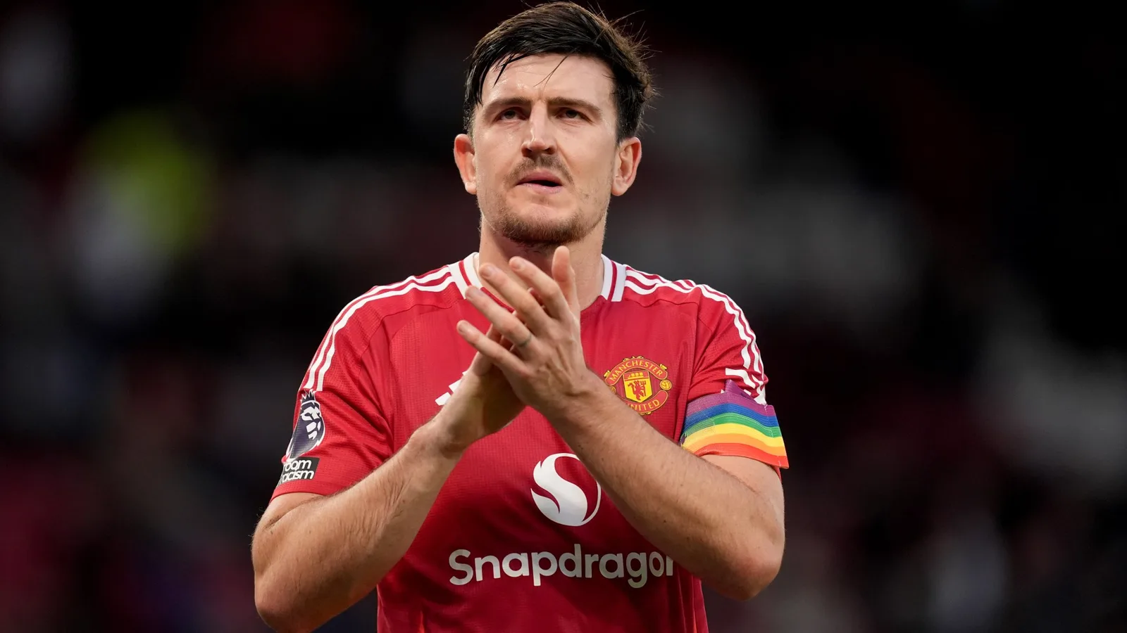 Man Utd fait face au dilemme de Harry Maguire alors que trois géants européens parviennent à se mettre d’accord sur un transfert gratuit en quelques jours