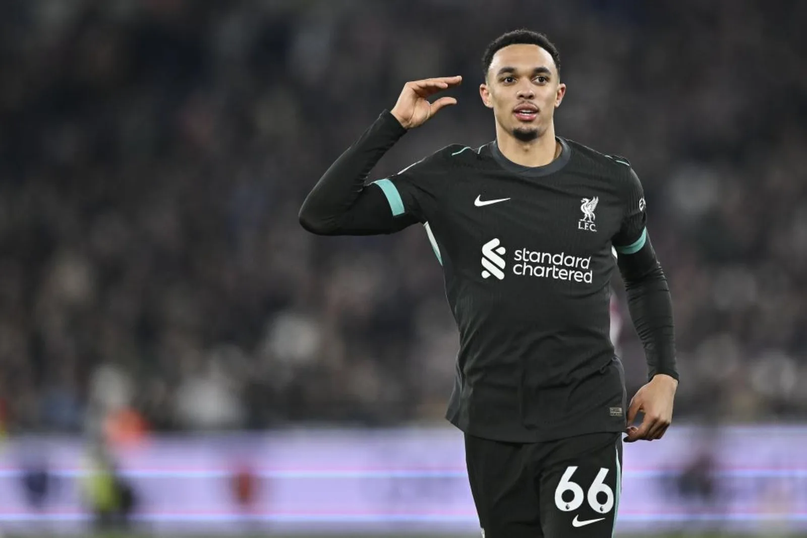 Arne Slot tenant des conversations avec Trent Alexander-Arnold sur l’avenir