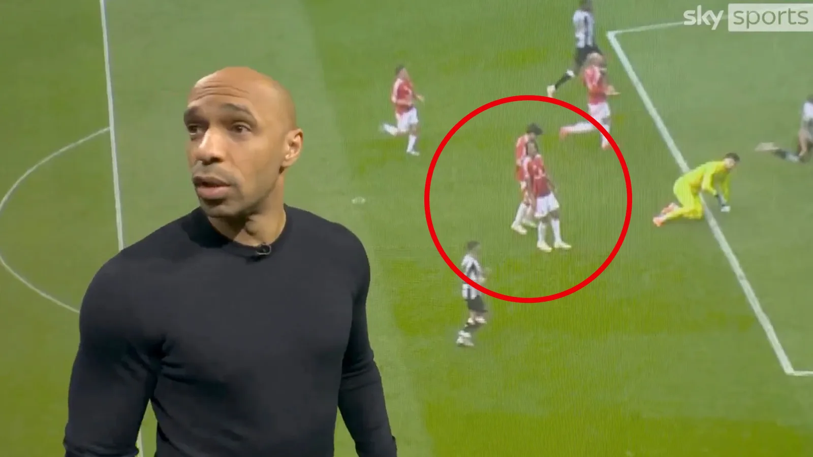 «  Je n’ai jamais vu ça avant  » – Thierry Henry a déconcerté par ce que Leny Yoro a fait après que Man Utd ait concédé contre Newcastle