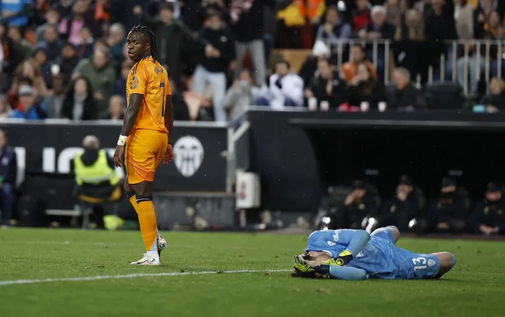 La star du Real Madrid, Vinicius, recevra une suspension minimale pour carton rouge