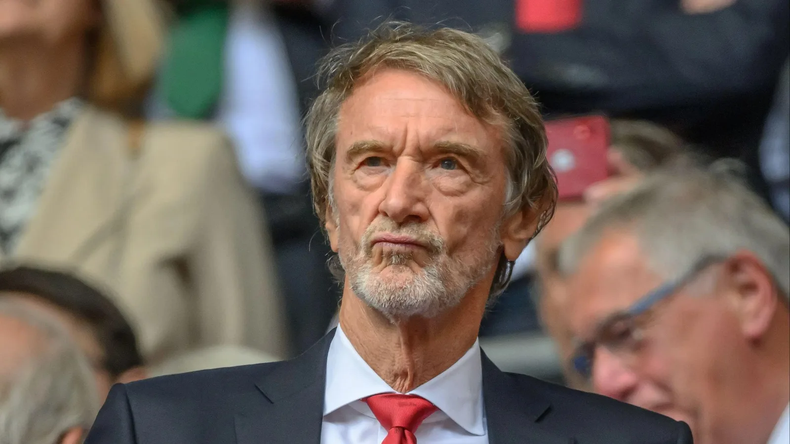 «  Ça me transforme en un vieil homme  » – Jim Ratcliffe n’a aucune idée de la raison pour laquelle il a acheté Man Utd et insiste sur le fait qu’il ne s’agit pas d’argent