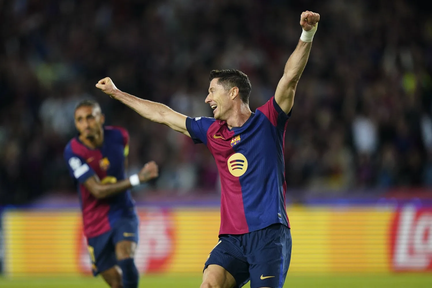 EXCL : Emmanuel Petit sur comment et quand Barcelone devrait remplacer Robert Lewandowski