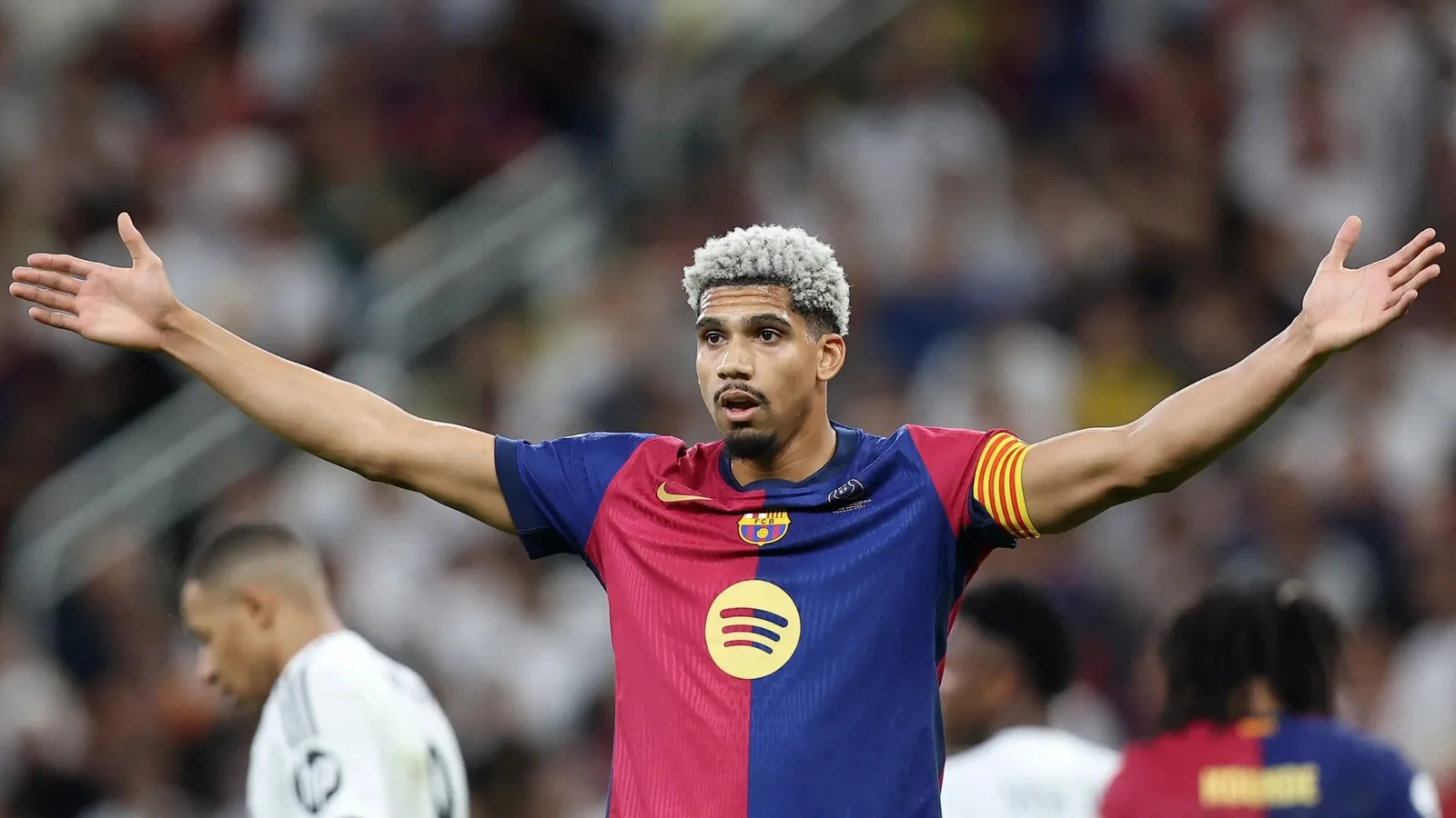 Man United Plan pour capitaliser sur l’échappatoire de transfert Bizarre Ronald Araujo