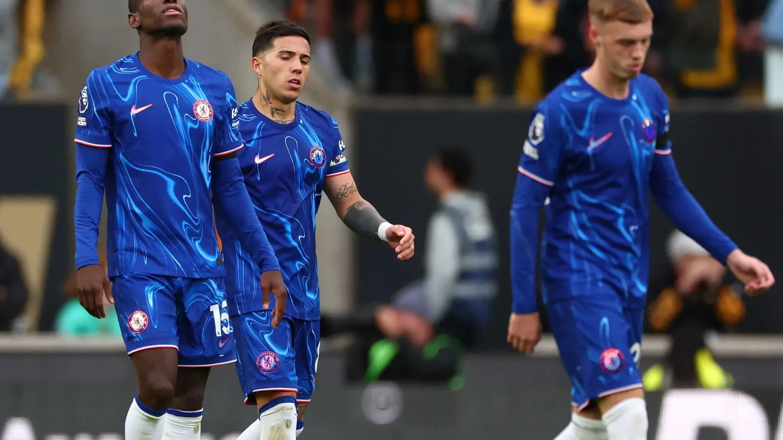 Les fans de Chelsea demandent « Comment est-ce autorisé ? » alors que l’arbitre de l’énorme choc de Tottenham est décidé