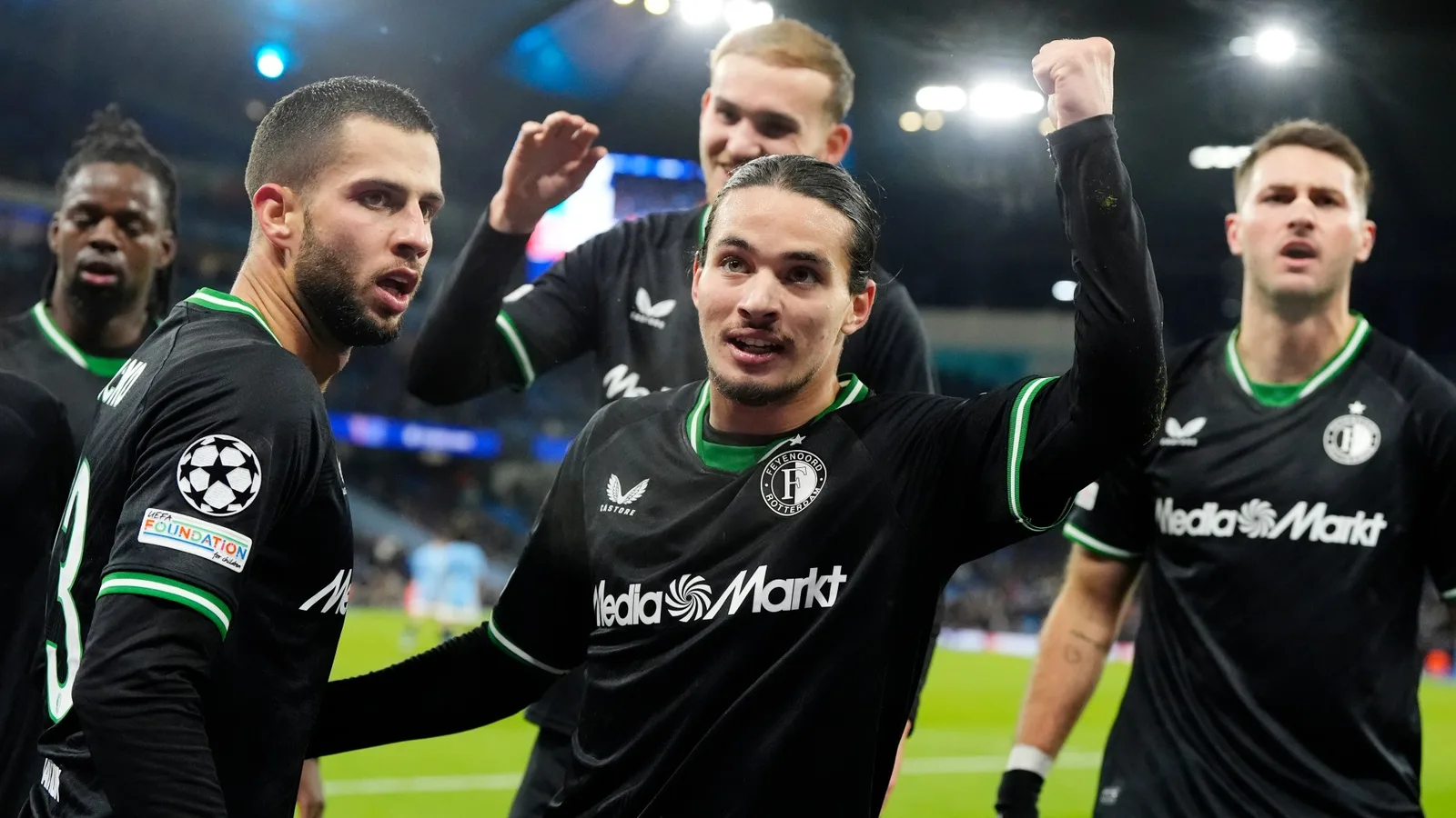 Les clubs de Premier League recherchent la star européenne qui a réduit Man City en lambeaux lors d’un superbe retour en Ligue des champions