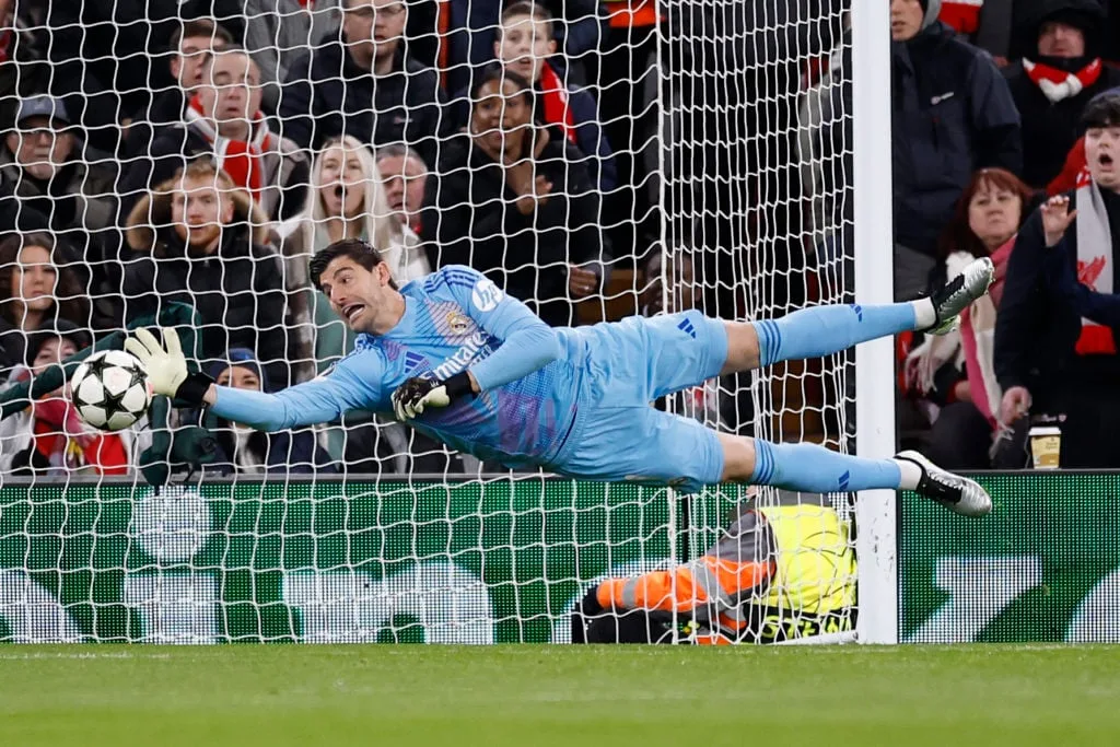 Thibaut Courtois, le navire de Belgique, est terminé comme le retour des Beckons
