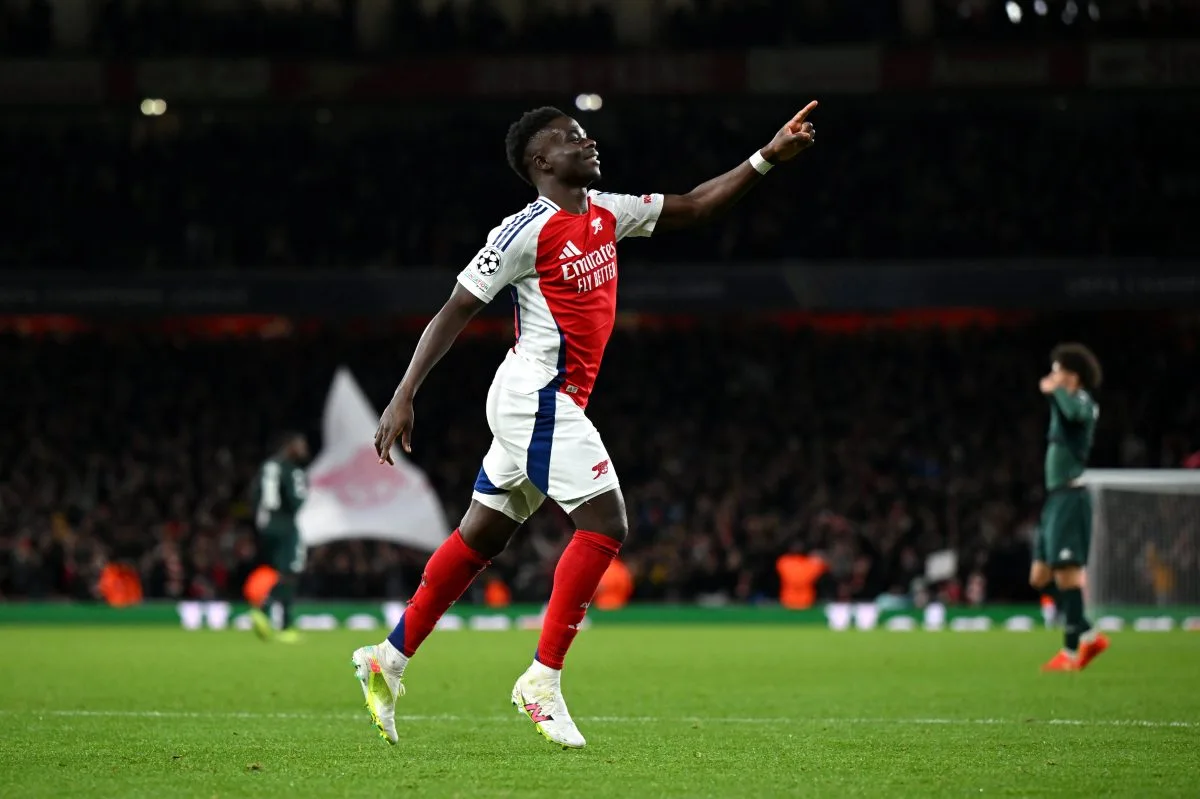 Mikel Arteta révèle comment Bukayo Saka d’Arsenal peut atteindre le niveau de Vinícius Jr.