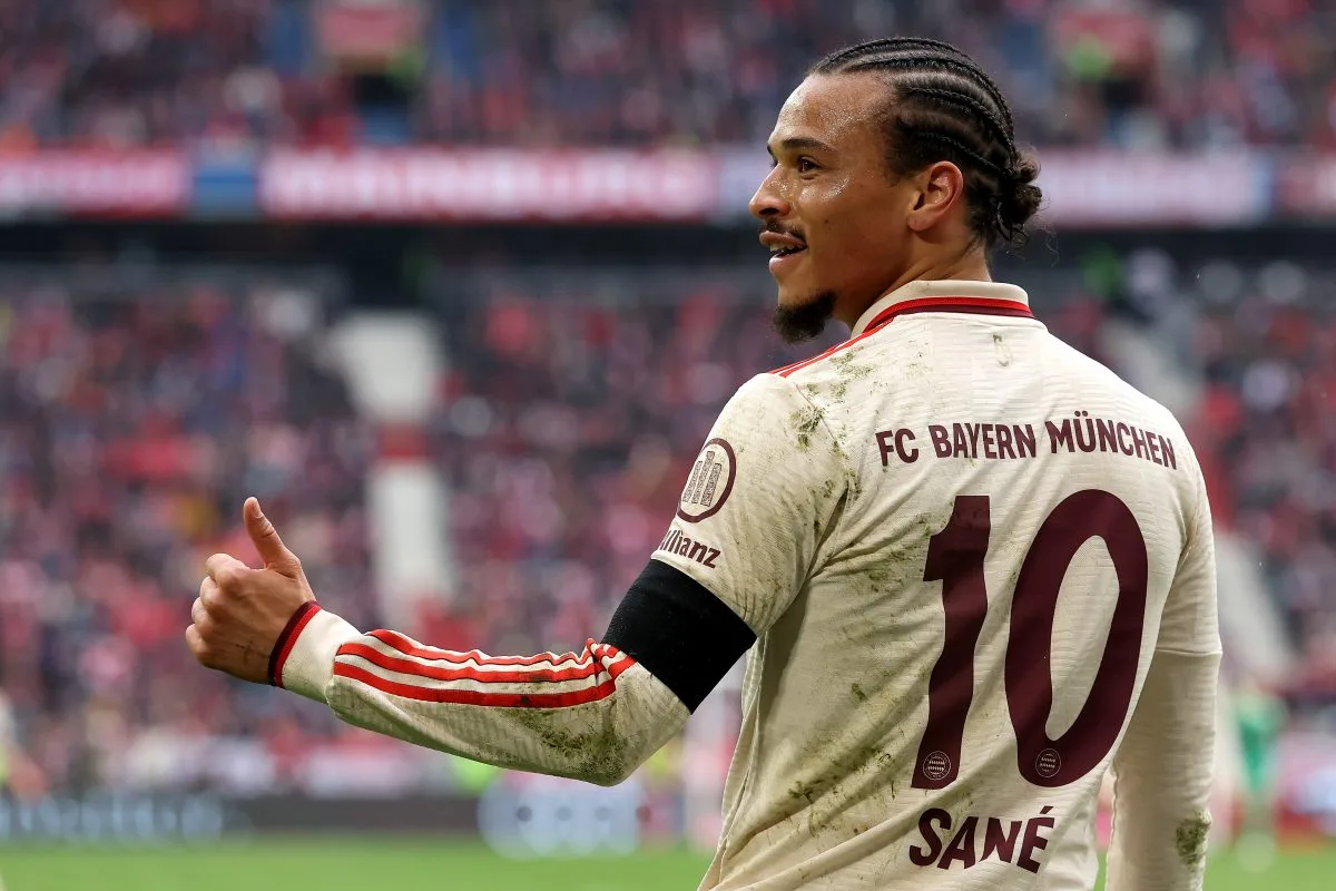 Leroy Sané réfléchissant à un nouveau contrat du Bayern ou un déménagement à Fenerbahçe ou Galatasaray