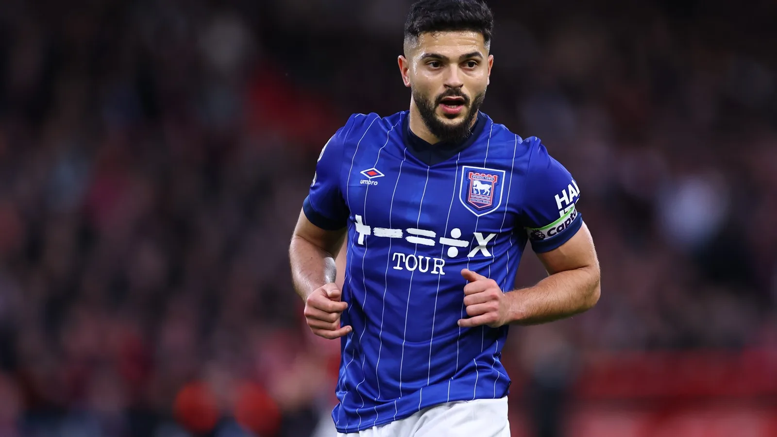 Pourquoi le capitaine d’Ipswich, Sam Morsy, n’a-t-il pas porté le brassard arc-en-ciel ?