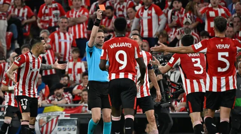 Le club d’athlétisme de 10 hommes a été profondément battu par Manchester United