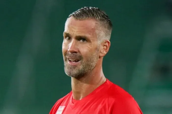 L’attaquant de la Ligue de Premier-Premier, 42 ans, sort de la retraite pour Shock Sport Swit