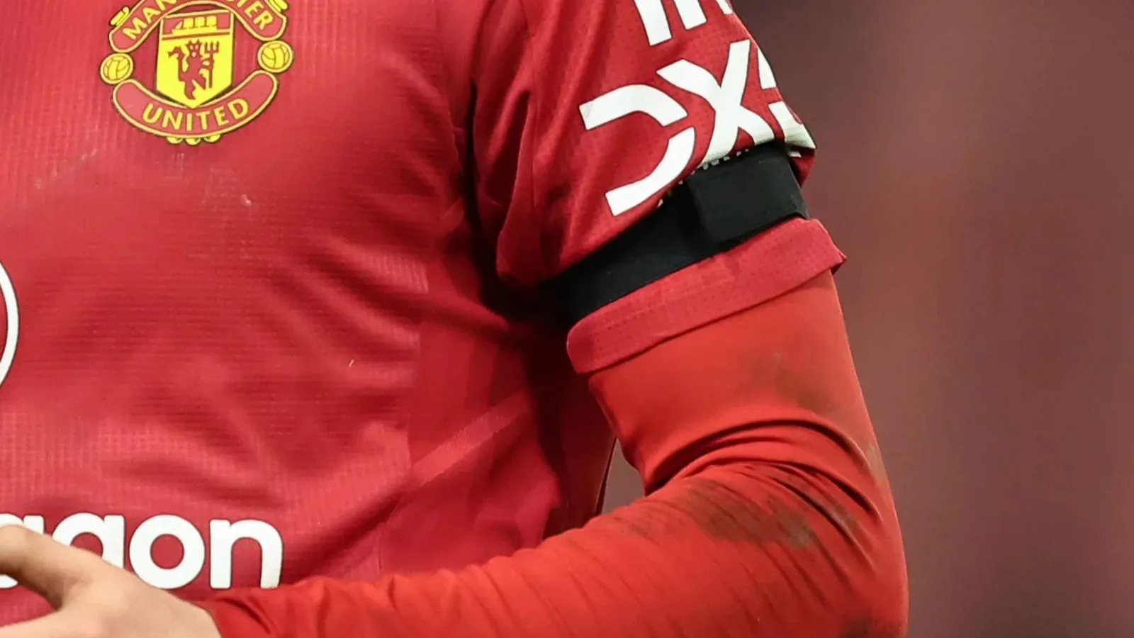 Pourquoi Man Utd porte-t-il des brassards noirs contre Brighton ?