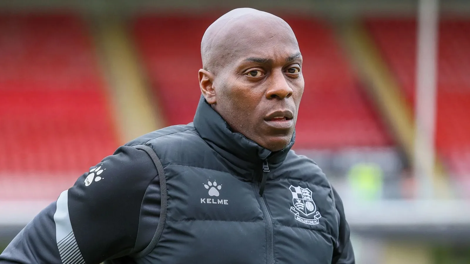 La star oubliée de la Premier League, 47 ans, travaille désormais comme préparateur physique et devient STRIKER pour Wealdstone, hors championnat.