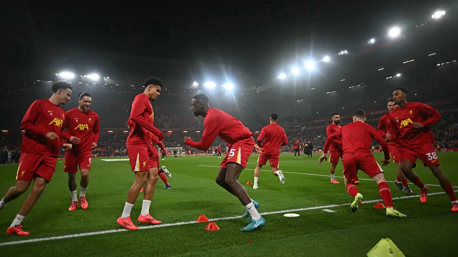 Liverpool vs Aston Villa LIVE SCORE: la Premier League est la dernière alors que les Reds cherchent à capitaliser sur la défaite de Man City à Brighton