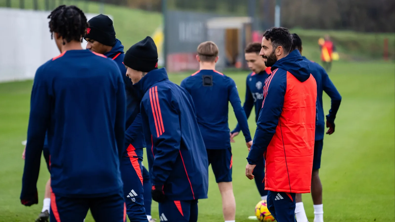 Ruben Amorim abasourdi par les joueurs de Man Utd à l’entraînement et a déjà pris une décision sur les flops qui ne correspondront PAS à son système