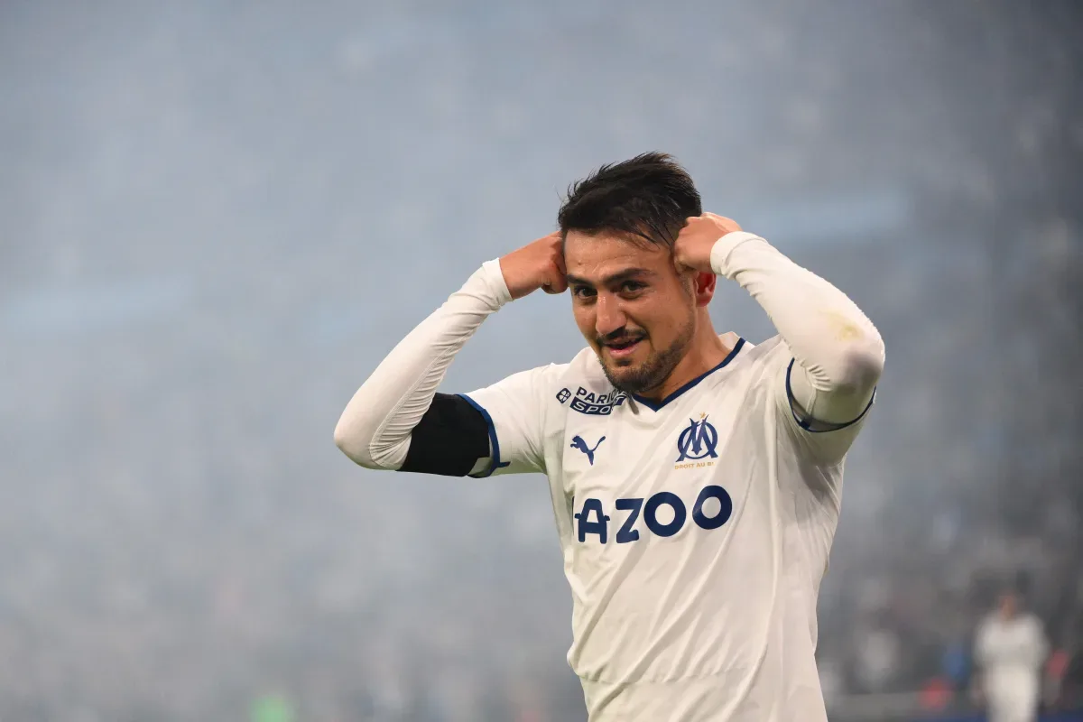 Lentilles de traçage de l’objectif pour l’ailier Fenerbahçe Cengiz ünder