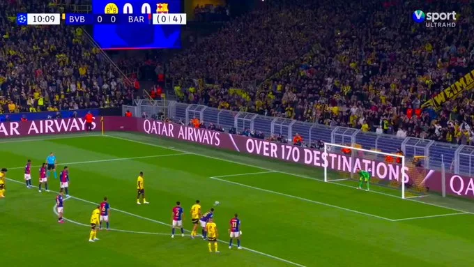 Borussia Dortmund score de la place de pénalité contre Barcelone