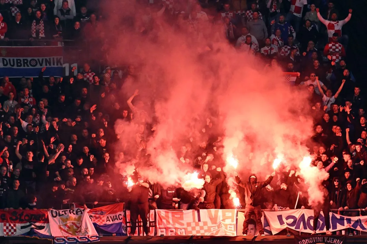 Sept fans croates arrêtés pour nazis saluent lors de la défaite contre la France