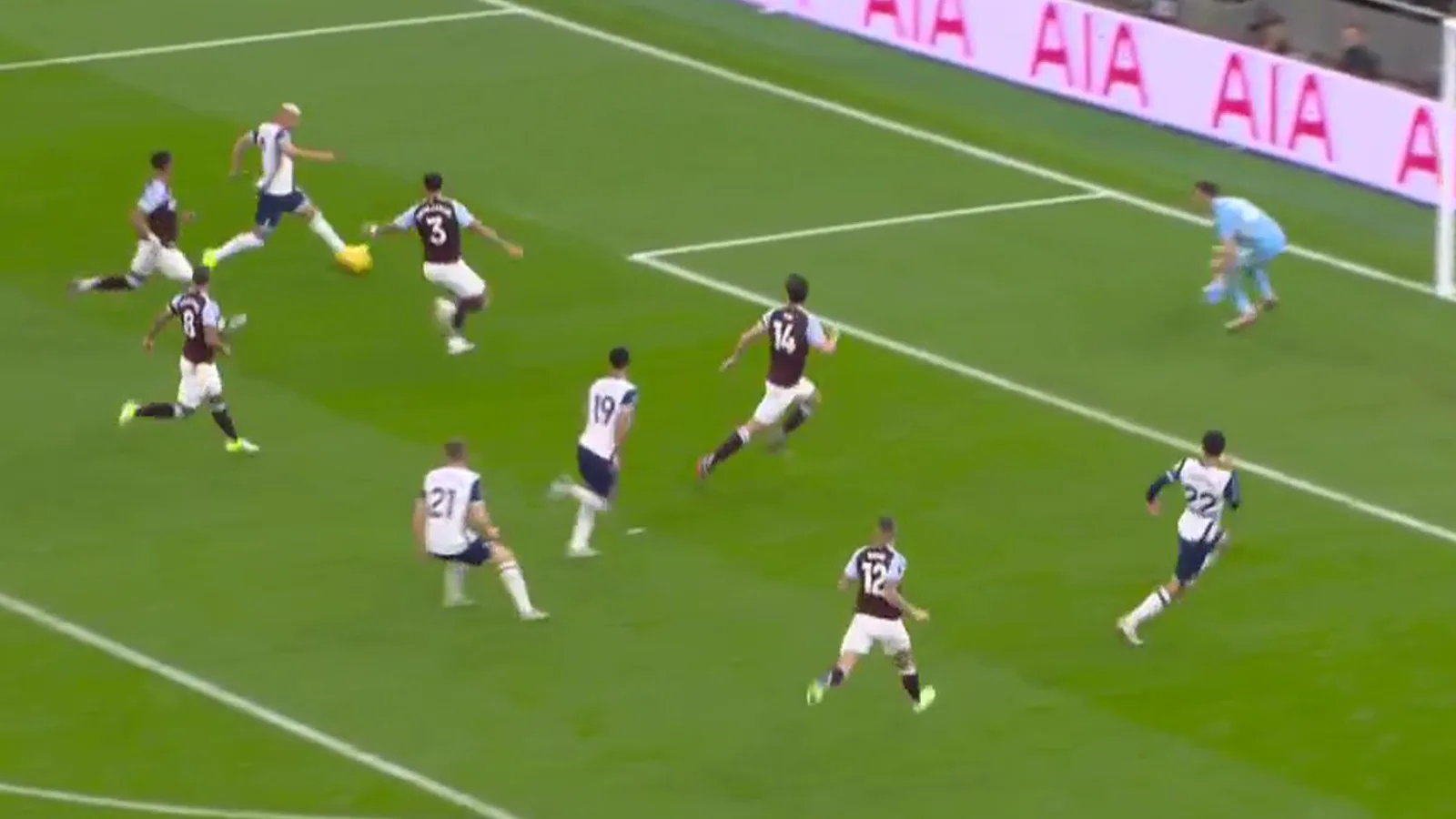 Tottenham subit un coup dur et Richarlison devrait rater beaucoup de temps après s’être blessé en aidant le but de Solanke