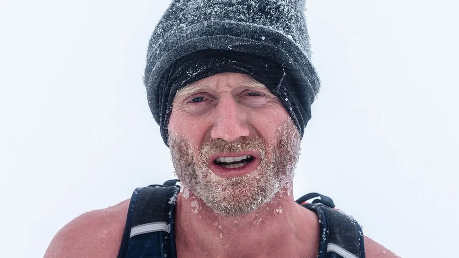 L’ancienne star de la Premier League, 34 ans, a l’air méconnaissable seins nus dans des conditions glaciales alors qu’il relève le défi Iceman