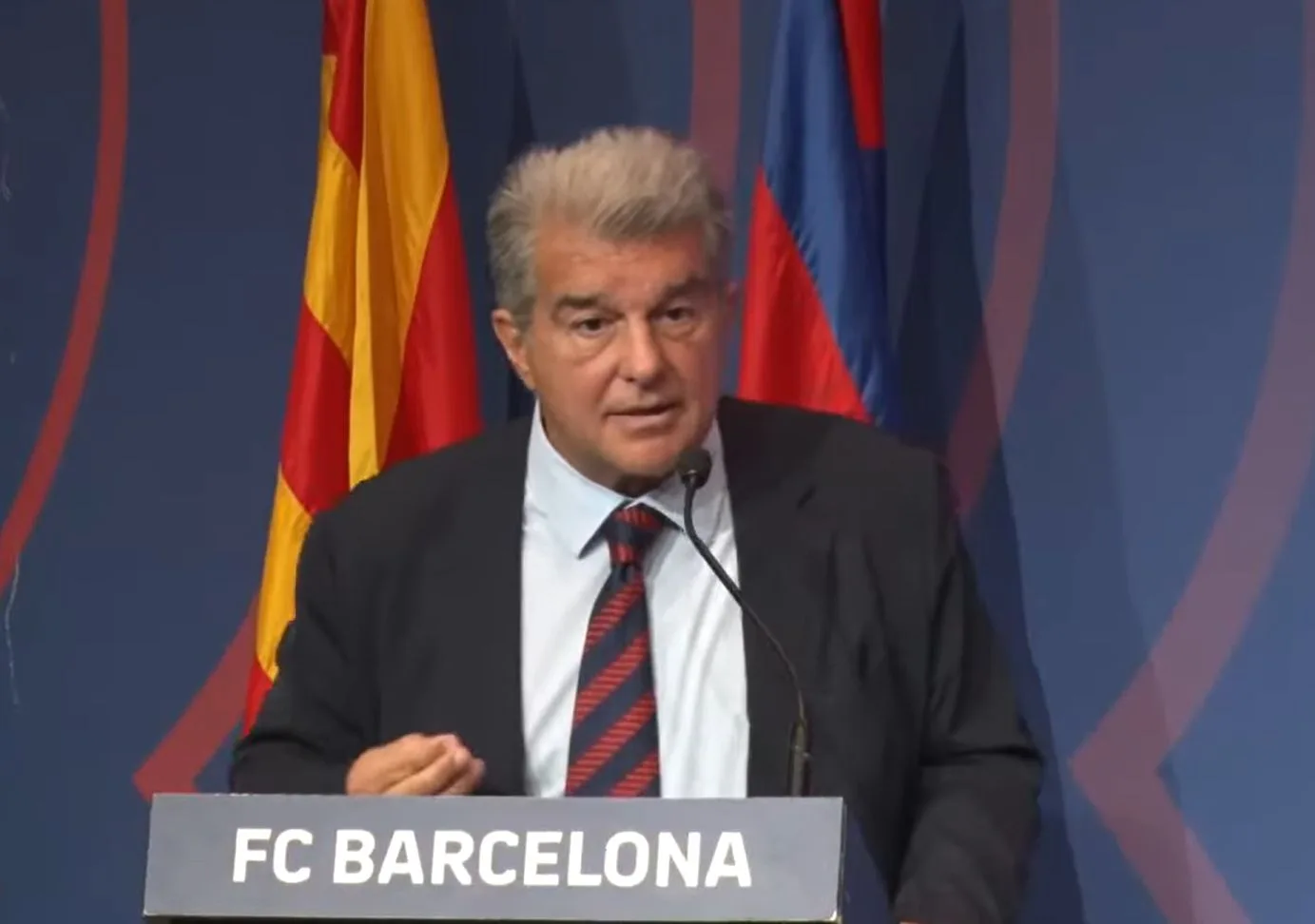 Le vestiaire de Barcelone frustré par la saga des transferts, demande des explications