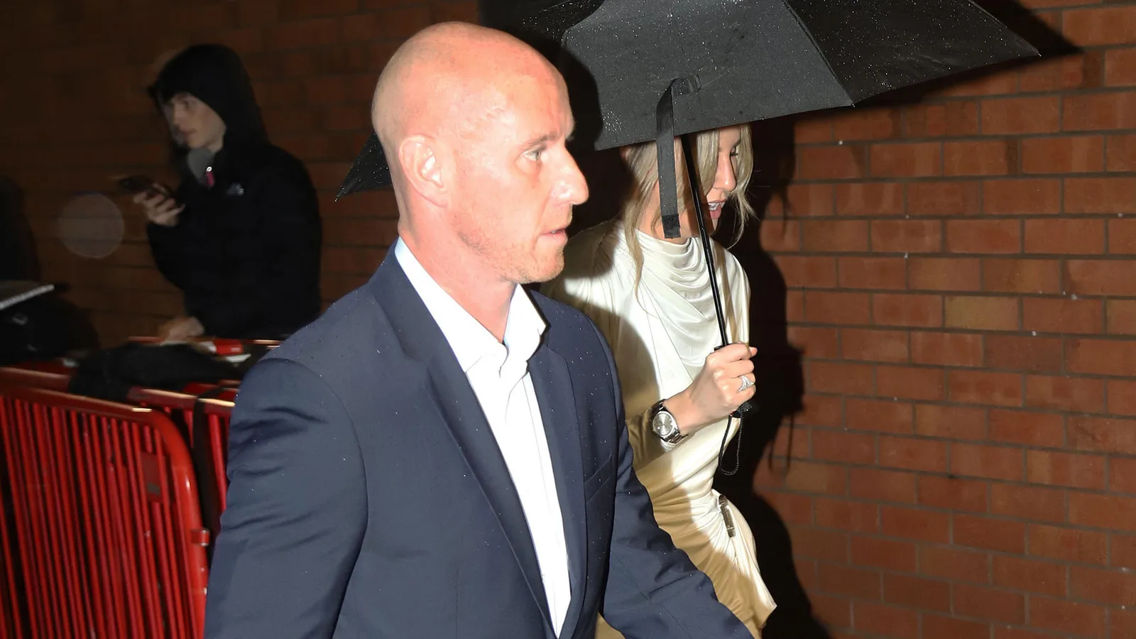 Nicky Butt assiste au gala de charité de Man Utd avec une mystérieuse blonde comme il le voit avec un rendez-vous pour la première fois depuis sa séparation d’avec sa femme