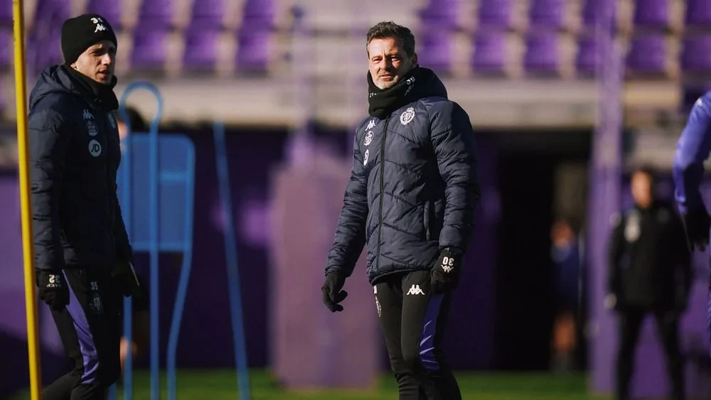 Le nouveau manager du Real Valladolid jette Paulo Pezzolano sous le bus