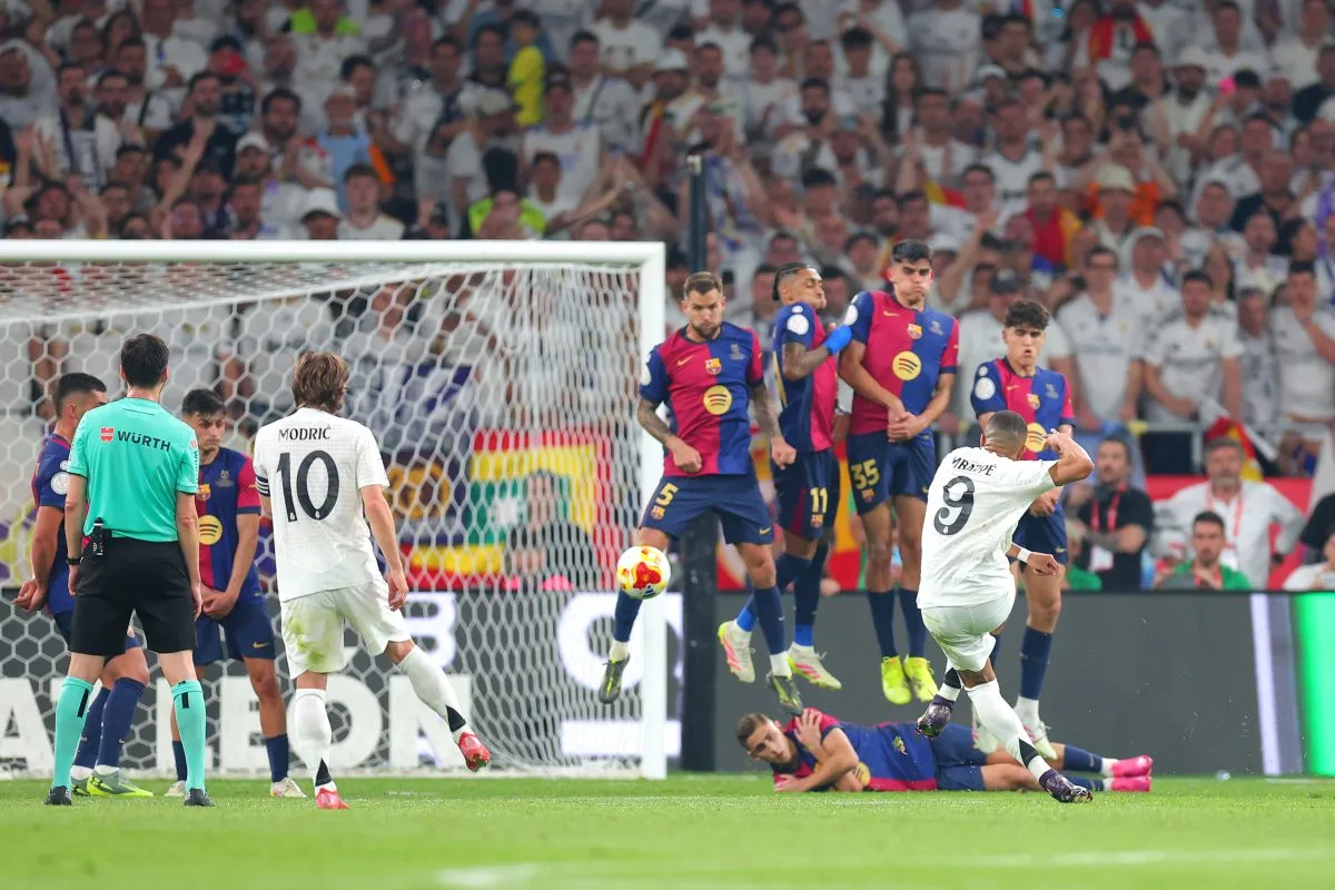 Kylian Mbappé bat le record du Real Madrid de Cristiano Ronaldo avec le premier but de coup franc