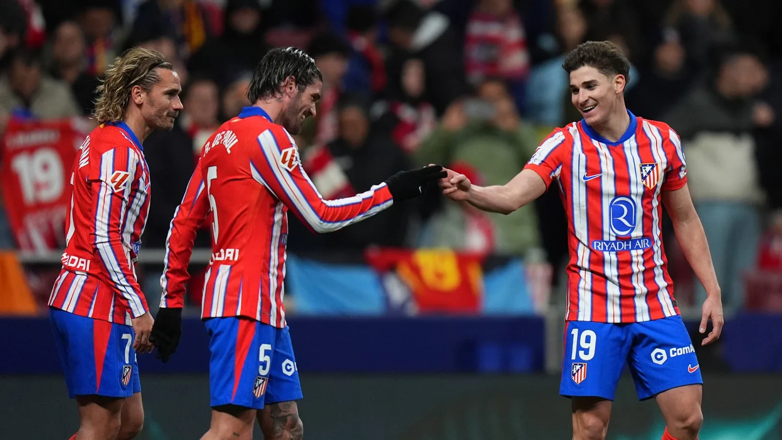 (Regarder) Julian Alvarez donne au titre de titre de l’Atletico Madrid dans la bataille de Barcelone