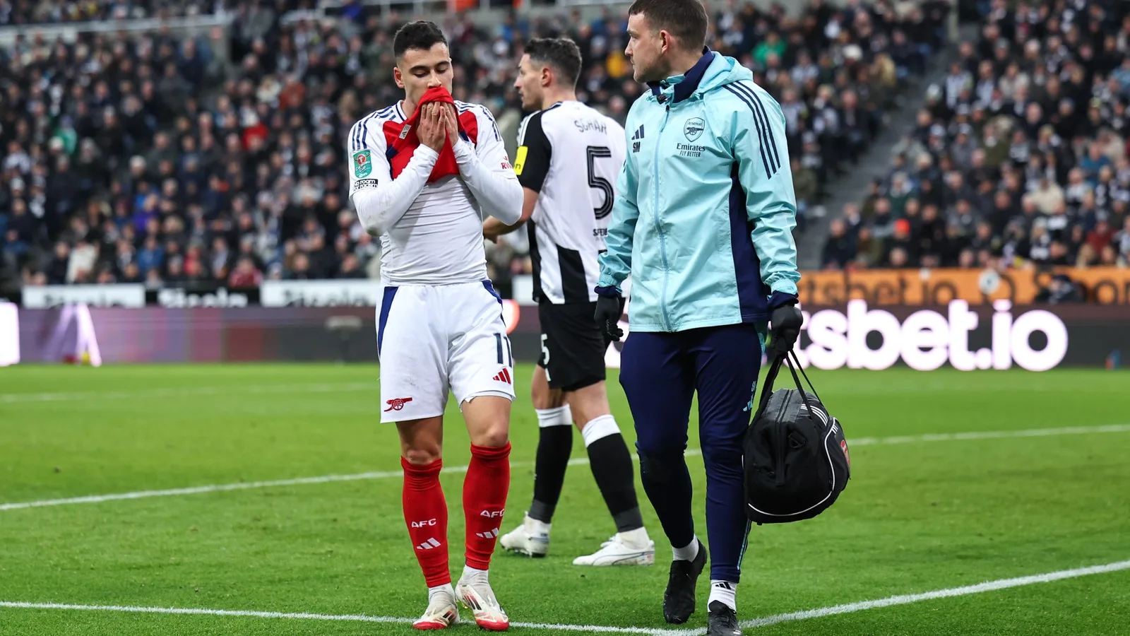 Arsenal subit un énorme coup de blessure alors que Martinelli boit sur 35 minutes contre Newcastle après une défaillance de la fenêtre de transfert