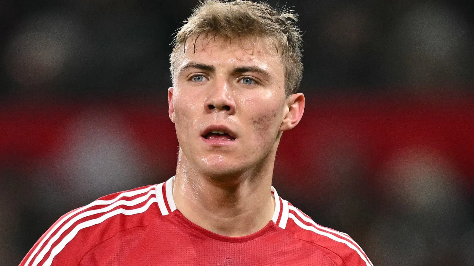 Rasmus Hojlund a repéré la réprimande de l’homme utd coéquipier pendant Fulham Clash alors que les fans demandent «Quand apprendrons-nous